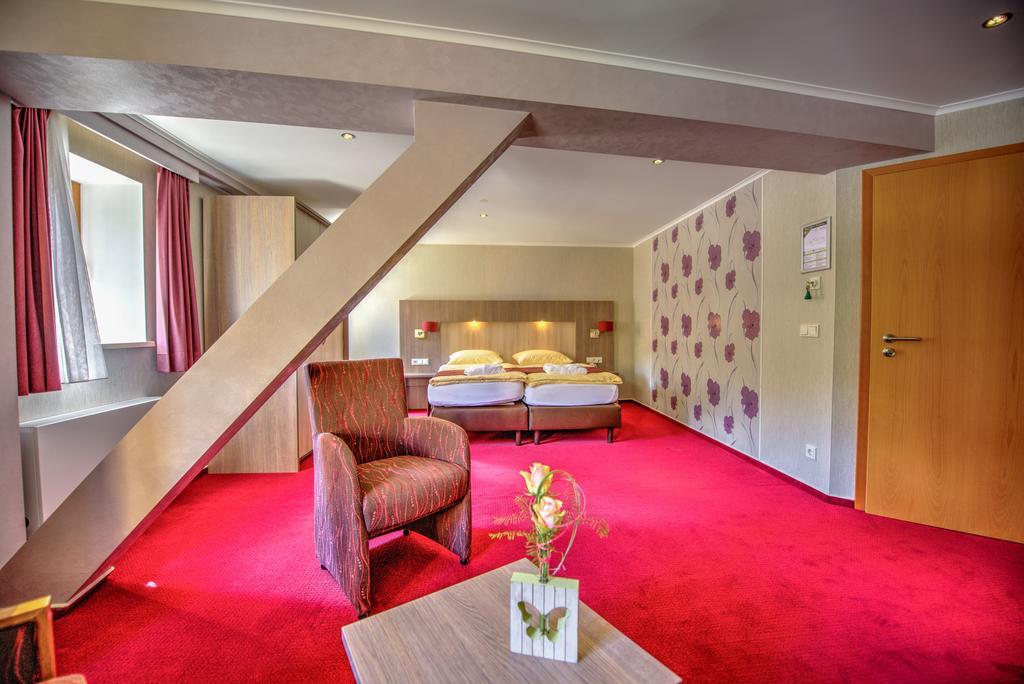 Hotel Du Commerce - Restaurant La Table De Clervaux Kültér fotó