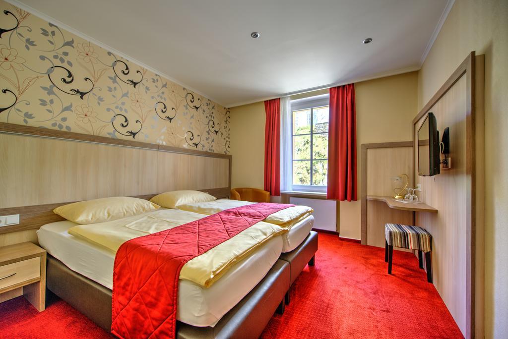 Hotel Du Commerce - Restaurant La Table De Clervaux Kültér fotó